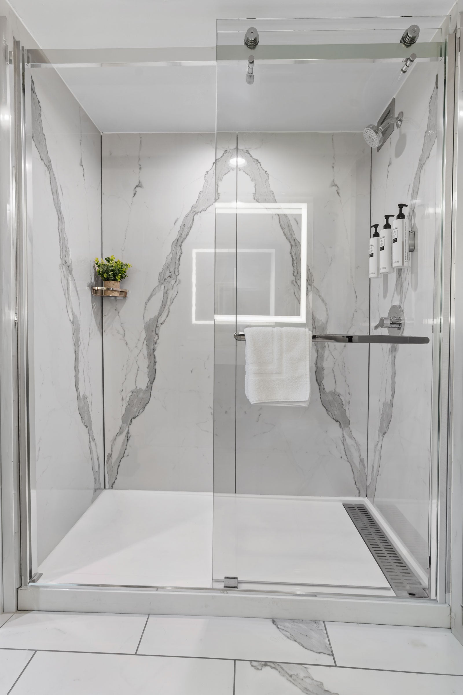 JEM Pre-Fab 32x96 Polished Porcelain Tile in Capriccio Grey Bookmatch A (Online Only)