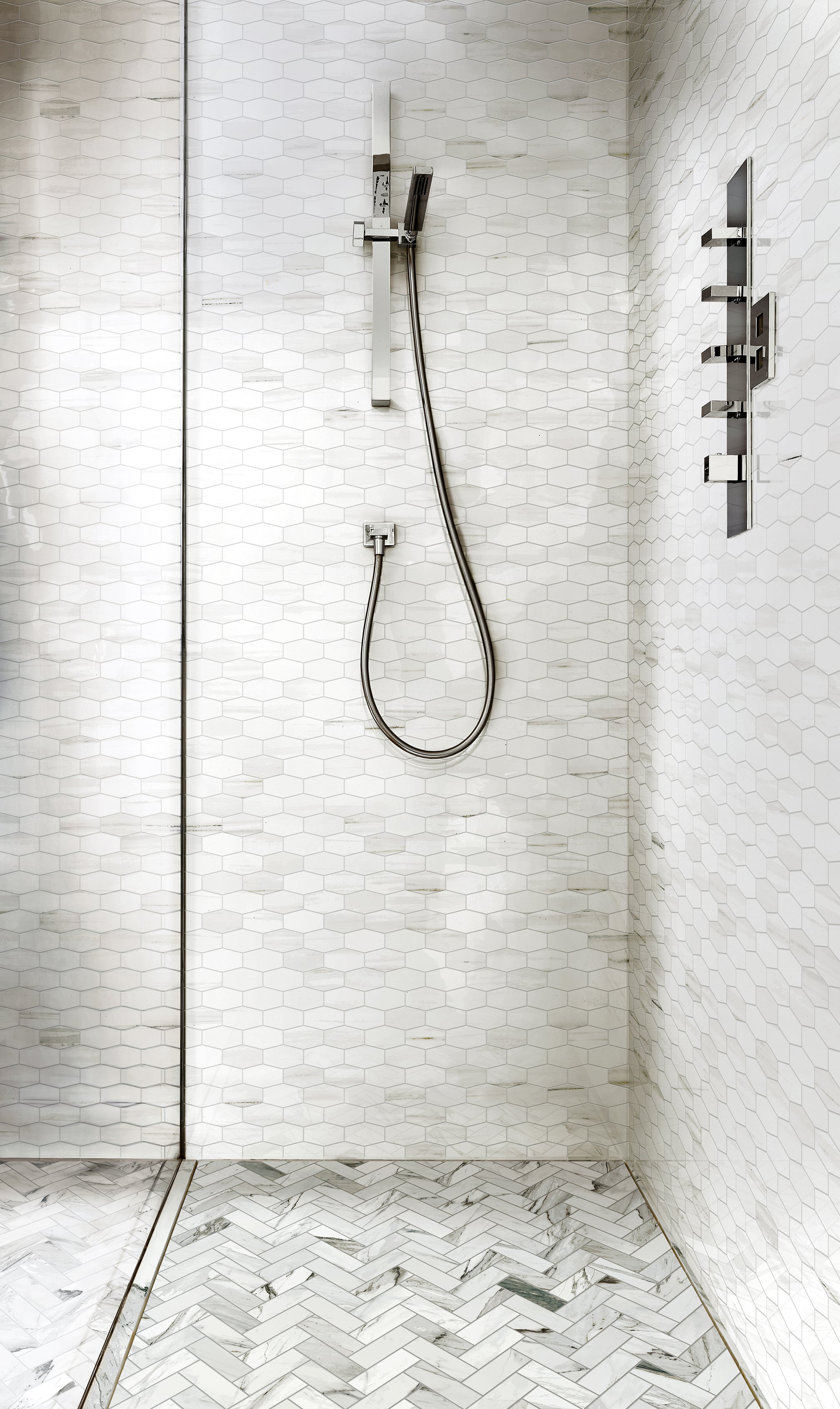 Epic 12x15 Matte Porcelain Herringbone Mesh Mosaic Tile in Apuano