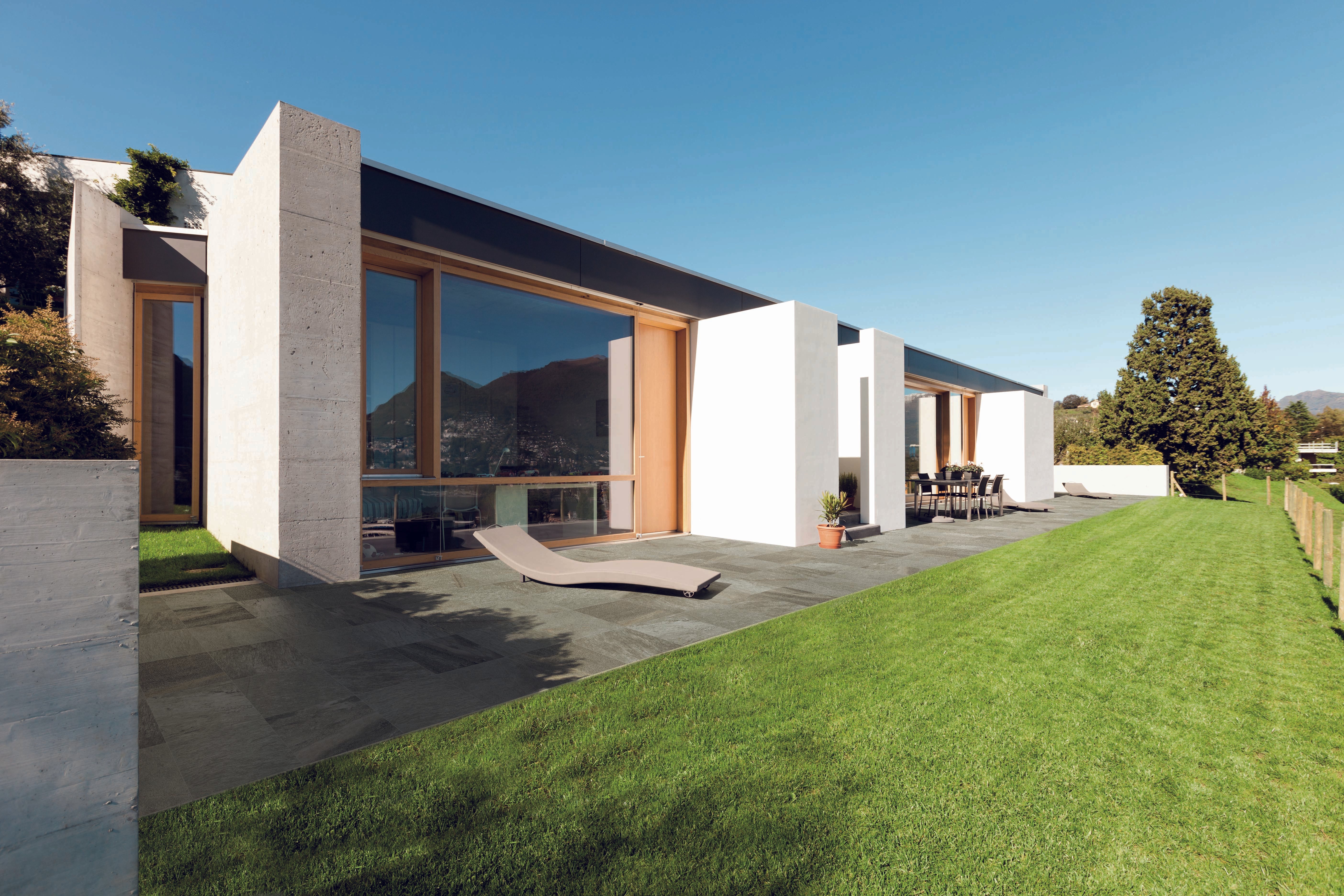 Quartz 24x24 Grip Porcelain 2CM Paver Tile in Grey