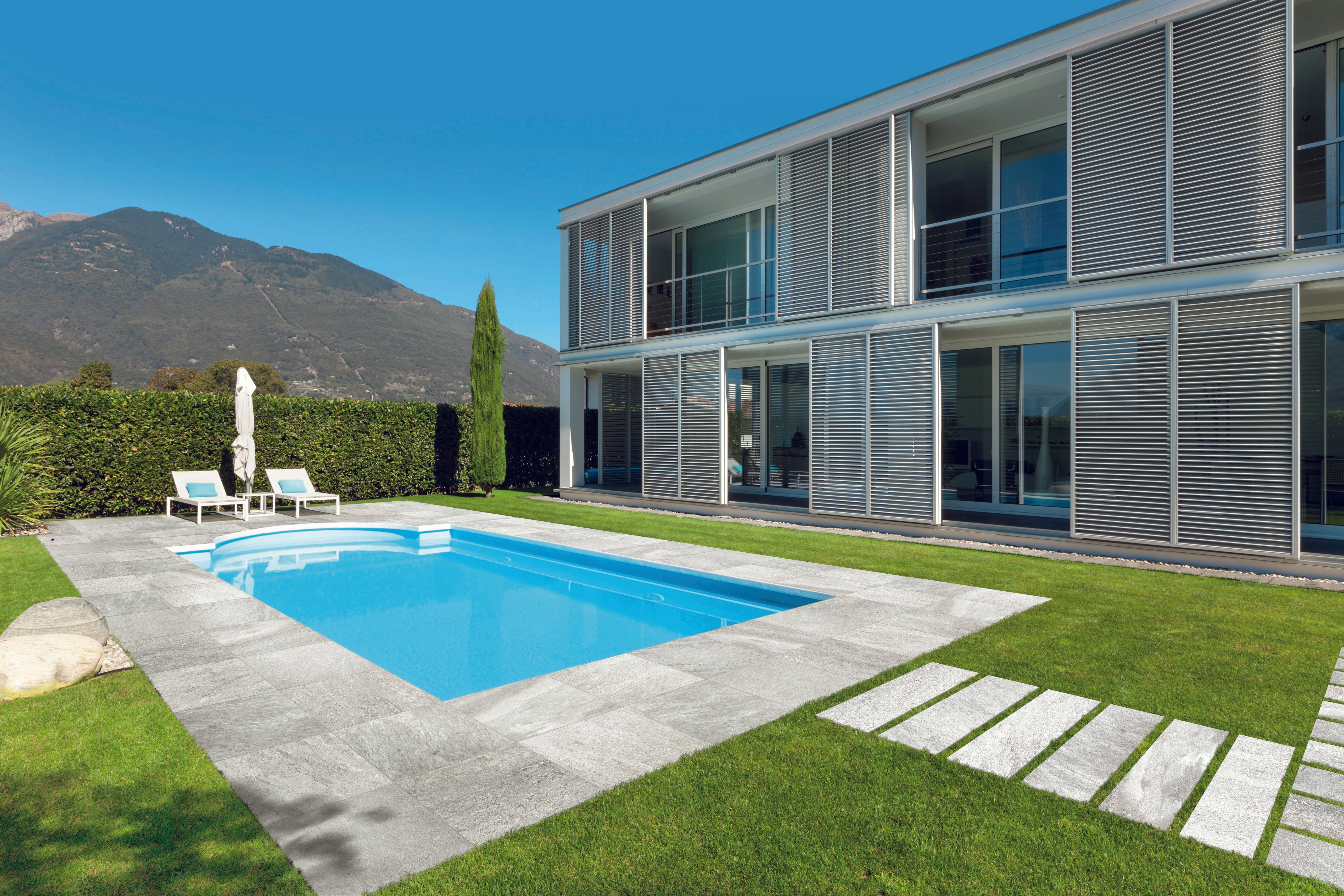 Quartz 24x24 Grip Porcelain 2CM Paver Tile in White