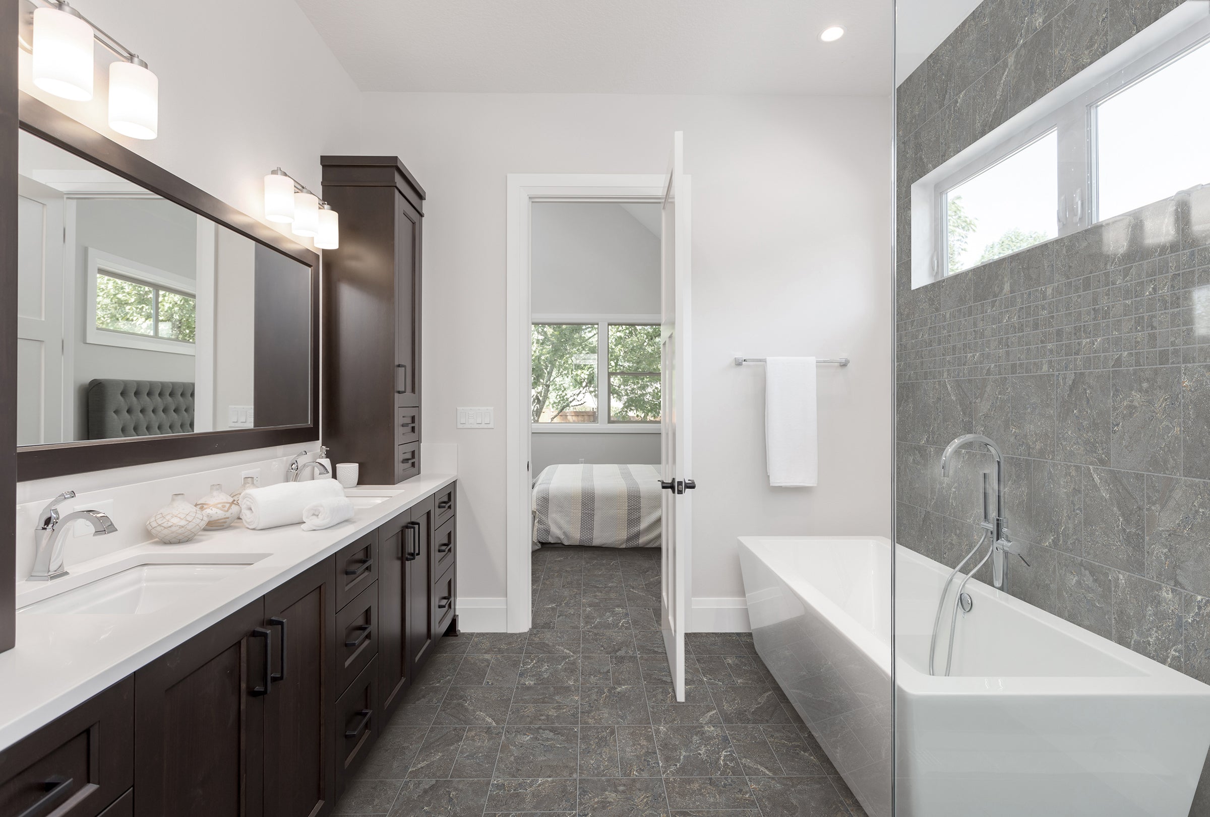 Porphid Stone 2x2 Porcelain Mesh Mosaic in Silver